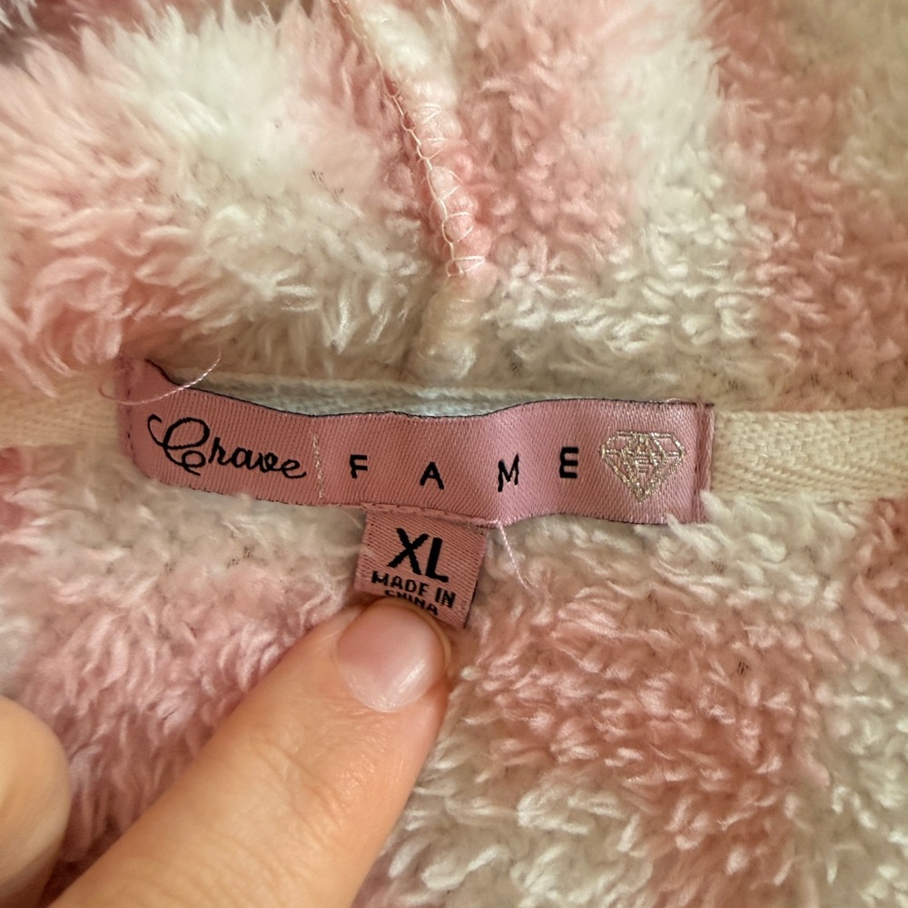 Crave Fame NWOT Woobie Printed Fuzzy Cropped Hooded Sweater in Dusty Pink - Picture 5 of 6